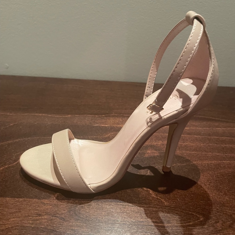 Sergio Bari Sandals. Blush. New without the box.